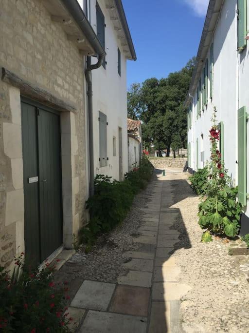 Le Phare Du Bout Du Monde - Logement Proche Du Port La Flotte Exterior photo